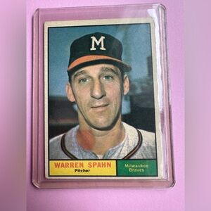 1961 Topps Baseball Card #200 Warren Spahn Braves